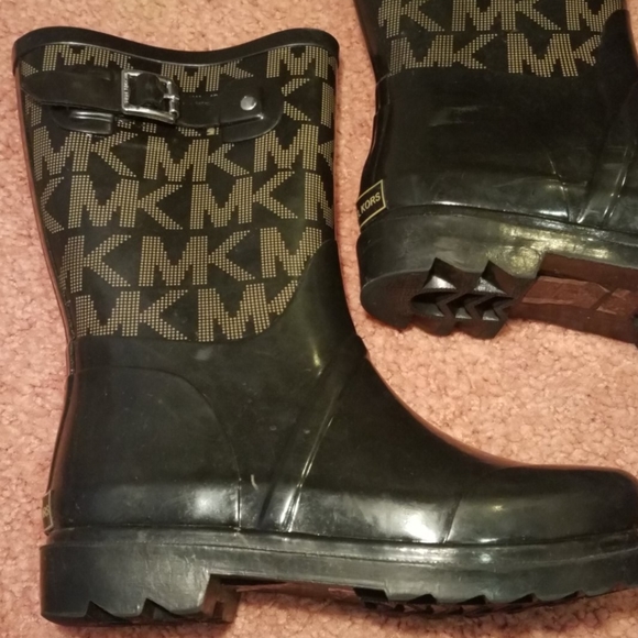 **SOLD**Michael Kors Short Rainboots - Picture 3 of 8